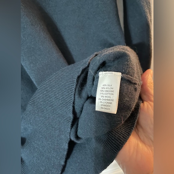 Banana Republic Sweater - Picture 3 of 4